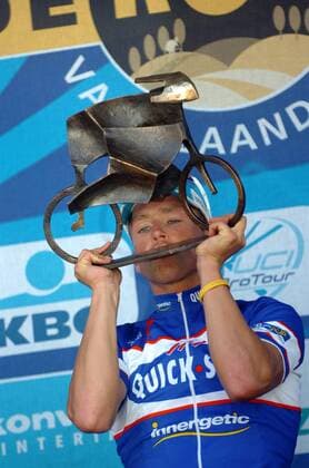 Stijn Devolder (Belgien Quick Step) gewinnt die Flandern Rundfahrt 2009 -  Radsport Herren Flandern Rundfahrt 2009, Flandernrundfahrt, Straßenradsport, Straße, Rad, ProTour Einzelbild Begeisterung, Freude,