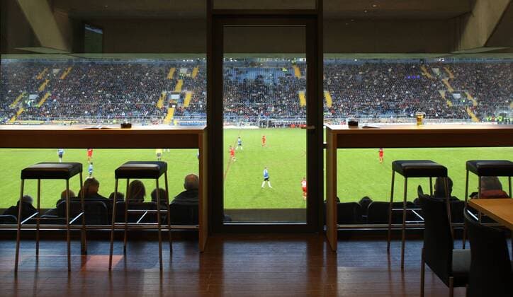 Fußball, Stadiongeschichte Arminia Bielefeld VIP Lounge der Schüco Arena, Heimspielstätte von Arminia Bielefeld Fußball 1. BL Herren Saison 2008 2009, Arminia Bielefeld, Fotostory, Stadionstory, Stadion, Fußballstadion, Innenbereich Totale Schüco Arena, SchücoArena Bielefeld