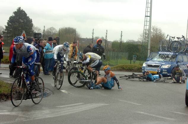 Stijn Devolder (Belgien Quick Step, li.) und Bradley Wiggins (Großbritannien Garmin Slipstream, am Boden) -  Radsport Herren Gent Wevelgem 2009, Straßenradsport, Straße, Rad Gruppe Gent - Wevelgem