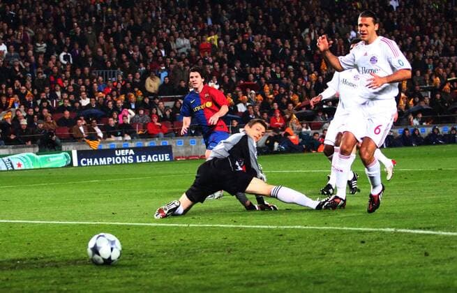 Lionel Messi (FC Barcelona, li.) erzielt das 1:0 gegen Torwart Hans Jörg Butt (Mitte) und Martin Demichelis (beide Bayern) Fußball EC 1 Herren Champions League 2008 2009, FC Barcelona - FC Bayern München 4:0, Barca Gruppe Barcelona Dynamik,