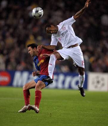 Ze Roberto (Bayern, re.) gegen Xavi Hernandez (FC Barcelona) Fußball EC 1 Herren Champions League 2008 2009, FC Barcelona - FC Bayern München 4:0, Barca Gruppe Barcelona Dynamik, Kampf,
