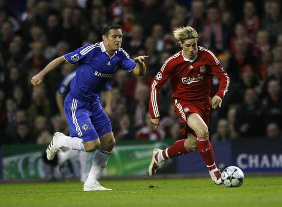 Fernando Torres (Liverpool, re.) gegen Frank Lampard (Chelsea) - EDITORIAL USE ONLY. No use with unauthorised audio, video, data, fixture lists, club league logos or live services. Online in-match use limited to 120 images, no video emulation. No use in betting, games or single club league player publications. Fußball EC 1 Herren Champions League 2008 2009, FC Liverpool - Chelsea FC London 1:3 Gruppe Liverpool Dynamik,