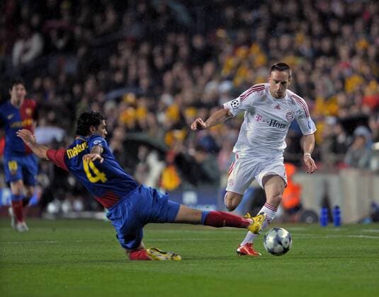 Franck Ribery (Bayern, re.) gegen Rafael Marquez (FC Barcelona) Fußball EC 1 Herren Champions League 2008 2009, FC Barcelona - FC Bayern München 4:0, Barca Gruppe Barcelona Dynamik,
