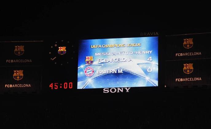 Anzeigetafel zeigt den Spielstand zwischen dem FC Barcelona 4 und Bayern 0 - Fußball EC 1 Herren Champions League 2008 2009, FC Barcelona - FC Bayern München 4:0, Barca Einzelbild Barcelona