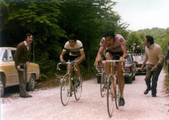 Eddy Merckx (Belgien Molteni, re.) und Felice Gimondi (Italien Bianchi Campagnolo) -  Radsport Herren Giro d Italia 1974, dItalia, Straßenradsport, Straße, Rad Gruppe Drei Zinnen 20. Etappe: Pordenone - Tre Cime di Lavaredo Dynamik, Erschöpfung,