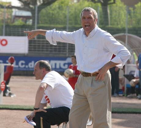 Trainer Ernst Middendorp (Essen) gibt Anweisungen Fußball Herren Regionalliga West 2008 2009, Rot Weiß Essen, RW, RWE Einzelbild Worms