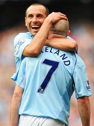 Martin Petrov (li.) und Stephen Ireland (beide Manchester City) - Torjubel - EDITORIAL USE ONLY. No use with unauthorised audio, video, data, fixture lists, club league logos or live services. Online in-match use limited to 120 images, no video emulation. No use in betting, games or single club league player publications. Fußball Herren English Premier League 2008 2009, 1. Englische Liga, Gruppe Manchester Freude,