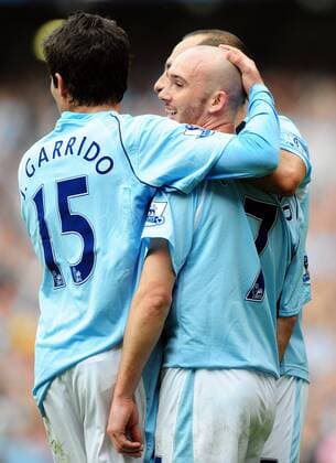 Stephen Ireland (re.) und Javier Garrido (beide Manchester City) - Torjubel - EDITORIAL USE ONLY. No use with unauthorised audio, video, data, fixture lists, club league logos or live services. Online in-match use limited to 120 images, no video emulation. No use in betting, games or single club league player publications. Fußball Herren English Premier League 2008 2009, 1. Englische Liga, Gruppe Manchester Freude,