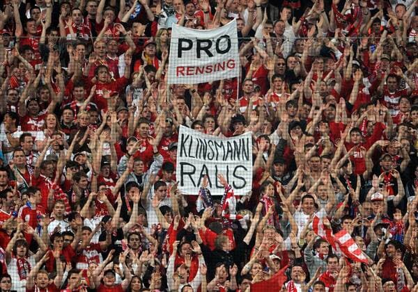 Pro Rensing. Klinsmann raus. - Bayern Fans sprechen sich für Torwart Michael Rensing und gegen Trainer Jürgen Klinsmann (beide Bayern) aus Fußball EC 1 Herren Champions League 2008 2009, FC Bayern München Totale München Wut, Enttäuschung