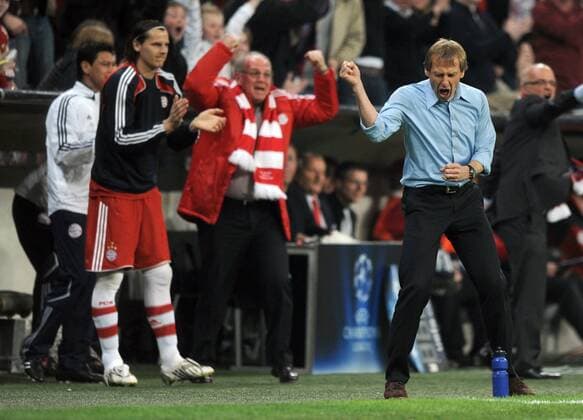Torjubel Bayern, v.re.: Trainer Jürgen Klinsmann, Manager Uli Hoeneß und Daniel van Buyten Fußball EC 1 Herren Champions League 2008 2009, FC Bayern München Gruppe München Freude,