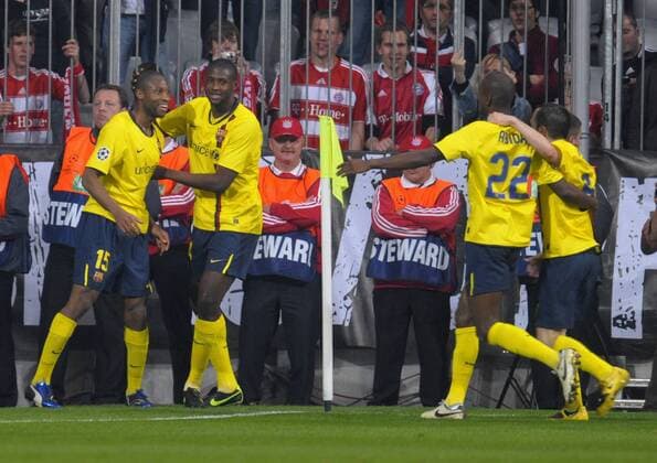 Torjubel FC Barcelona mit Seydou Keita (li.) und Yaya Toure Fußball EC 1 Herren Champions League 2008 2009, Barca Gruppe München Freude,