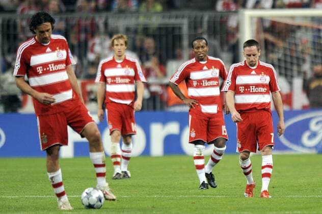 Enttäuschte Bayern, v.li.: Luca Toni, Andreas Ottl, Ze Roberto und Franck Ribery Fußball EC 1 Herren Champions League 2008 2009, FC Bayern München Gruppe München Enttäuschung,