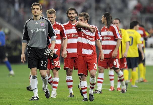 Enttäuschte Bayern, v.li.: Torwart Hans Jörg Butt, Christian Lell, Hamit Altintop und Philipp Lahm Fußball EC 1 Herren Champions League 2008 2009, FC Bayern München Gruppe München Enttäuschung,