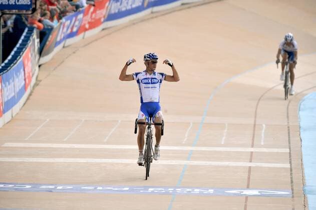 Tom Boonen (Belgien Quick Step) gewinnt Paris Roubaix 2009 -  Radsport Herren Paris Roubaix 2009, Straßenradsport, Straße, Rad Einzelbild Roubaix Freude