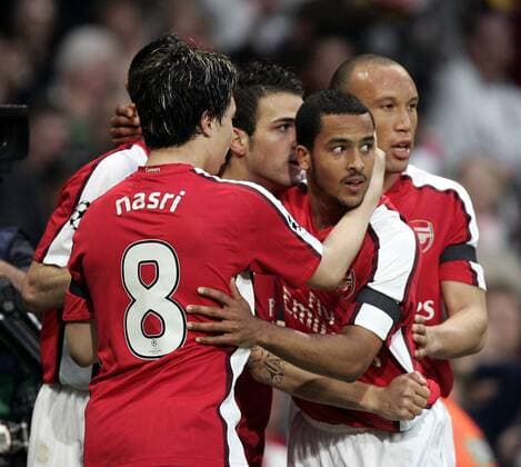 Torjubel Arsenal, v. re.: Mikael Silvestre, Theo Walcott, Cesc Fabregas und Samir Nasri -  Fußball EC 1 Herren Champions League 2008 2009, Arsenal FC London Gruppe London Freude,