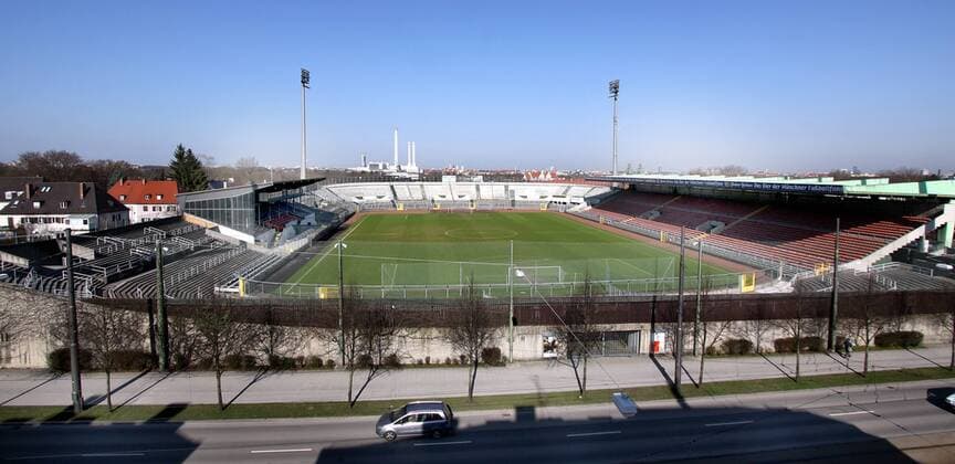 Stadion an der Grünwalder Straße - Heimspielstätte des TSV 1860 München II und des FC Bayern München II Fußball Herren 3. Liga 2008 2009, Regionalliga Süd, Stadionstory, Reportage, Totale Stadion an der Grünwalder Straße München
