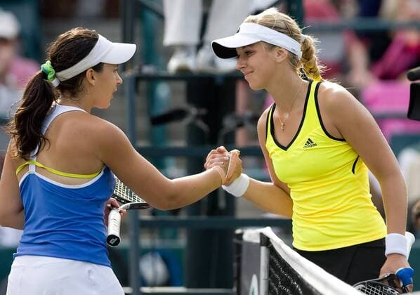 Sabine Lisicki (Deutschland, re.) und Marion Bartoli (Frankreich) - shake hands - - ZUMAa55 Tennis Damen Family Circle Cup 2009, WTA Tour Gruppe Charleston Weite,