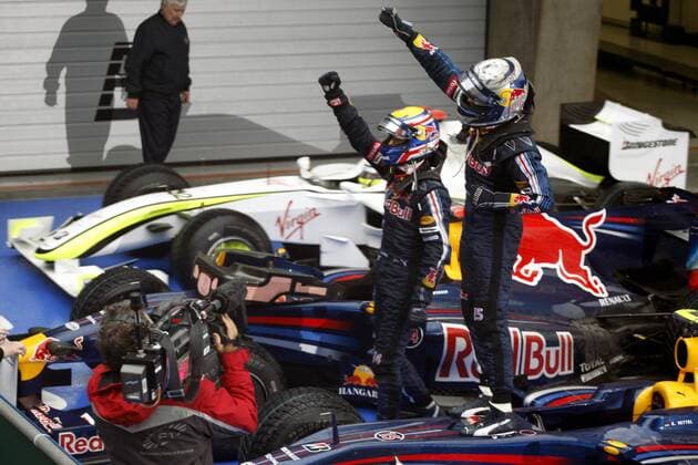 Sebastian Vettel (Deutschland, re.) gewinnt vor Teamkollege Mark Webber (Australien beide Red Bull) den GP von China 2009 Motorsport Grand Prix Herren Großer Preis von China 2009, Formel 1 Weltmeisterschaft, F1, F, GP, WM Gruppe Shanghai Freude,