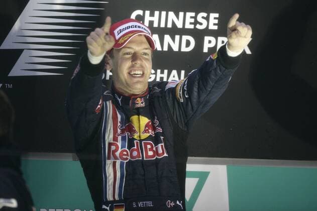 Sebastian Vettel (Deutschland Red Bull) gewinnt den GP von China 2009 Motorsport Grand Prix Herren Großer Preis von China 2009, Formel 1 Weltmeisterschaft, F1, F, GP, WM Einzelbild Shanghai Freude,