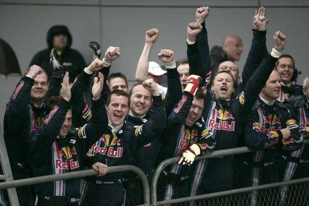 Team Red Bull jubelt über den Doppelsieg beim GP von China 2009 Motorsport Grand Prix Herren Großer Preis von China 2009, Formel 1 Weltmeisterschaft, F1, F, GP, WM Totale Shanghai Begeisterung, Freude,
