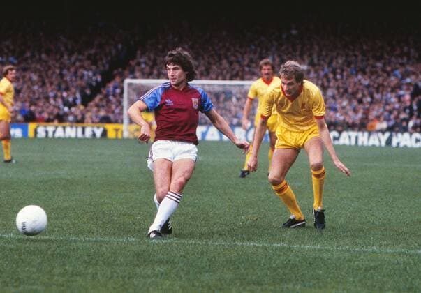 Jimmy Neighbour (West Ham United, li.) gegen Phil Thompson (Liverpool) -  Fußball Herren English Football League First Division 1981 1982, One, 1. Liga, Gruppe London Dynamik,
