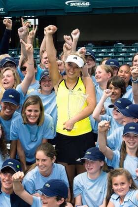 Sabine Lisicki (Deutschland) gewinnt den Family Circle Cup 2009 und somit ihr erstes WTA Tennis Turnier - - ZUMAa55 Tennis Damen Family Circle Cup 2009, WTA Tour, Finale Gruppe Charleston Freude,