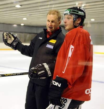 Nationaltrainer Ralph Krueger (li.) und Mark Streit (beide Schweiz) -  Eishockey Herren Nationalteam 2009, Training Gruppe Bern