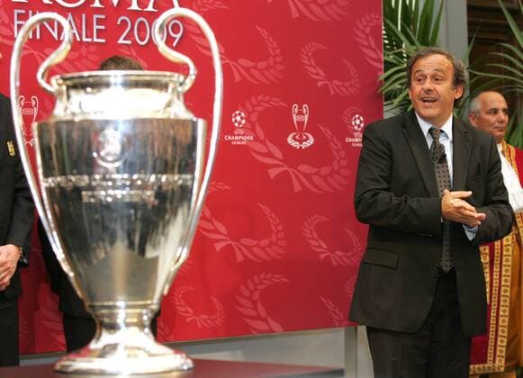 UEFA Präsident Michel Platini (Frankreich) anlässlich der Ankunft der Champions League Trophäe für das Finale in Rom - Fußball EC 1 Herren Champions League 2008 2009, Finale, PK, Pressetermin Einzelbild o0 Vorschau Rom