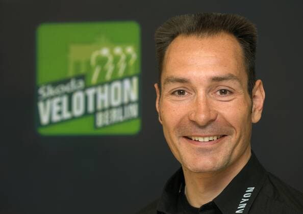 Erik Zabel (Deutschland) auf einer Pressekonferenz anlässlich von Skoda Velothon 2009 in Berlin Radsport Herren Skoda Velothon 2009, Straßenradsport, Straße, Rad, Freizeit, Freizeitsport Porträt Berlin Freude,