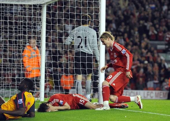 Yossi Benayoun (Mitte, u.) und Fernando Torres (re., beide Liverpool) - Torjubel - EDITORIAL USE ONLY. No use with unauthorised audio, video, data, fixture lists, club league logos or live services. Online in-match use limited to 120 images, no video emulation. No use in betting, games or single club league player publications. Fußball Herren English Premier League 2008 2009, 1. Englische Liga, Liverpool FC - Arsenal FC London 4:4 Gruppe Liverpool Freude,