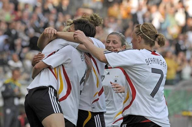Torjubel Deutschland Fußball Länderspiel Damen Freundschaftsspiel 2009, Test, Testspiel, Frauen, Frauenfußball, Nationalteam, Nationaltrikot Gruppe Frankfurt M. Freude,