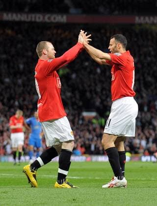 Wayne Rooney (li.) und Ryan Giggs (beide Manchester United) - Torjubel - EDITORIAL USE ONLY. No use with unauthorised audio, video, data, fixture lists, club league logos or live services. Online in-match use limited to 120 images, no video emulation. No use in betting, games or single club league player publications. Fußball Herren English Premier League 2008 2009, 1. Englische Liga, ManU Gruppe Manchester Freude,