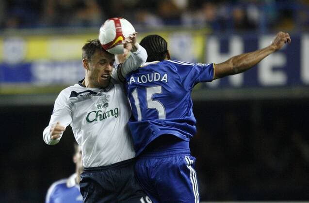 Phil Neville (Everton, li.) gegen Florent Malouda (Chelsea) - EDITORIAL USE ONLY. No use with unauthorised audio, video, data, fixture lists, club league logos or live services. Online in-match use limited to 120 images, no video emulation. No use in betting, games or single club league player publications. Fußball Herren English Premier League 2008 2009, 1. Englische Liga, Chelsea FC London - Everton FC 0:0 Gruppe London Dynamik,
