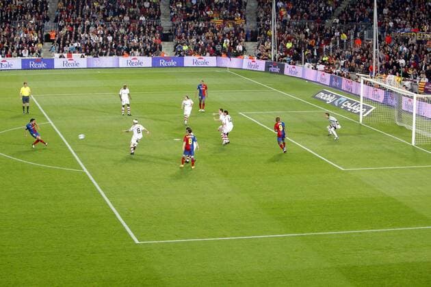 Xavi Hernandez (FC Barcelona, li.) erzielt das 3:0 gegen FC Sevilla -  - NOxONLINExUSE Fußball Herren Primera Division 2008 2009, 1. Spanische Liga, FC Barcelona - FC Sevilla 4:0, Barca Totale Barcelona
