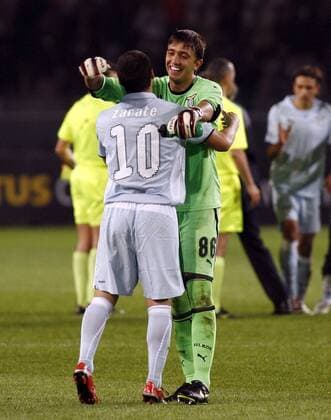 Torwart Fernando Muslera (re.) jubelt mit Mauro Zarate (beide Lazio Rom) -  Fußball Herren Coppa Italia 2008 2009, Pokal, Pokalspiel Gruppe Turin Begeisterung, Freude,