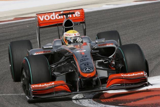 Lewis Hamilton (England McLaren Mercedes) in seinem Boliden Motorsport Grand Prix Herren Großer Preis von Bahrain 2009, Formel 1 Weltmeisterschaft, F1, F, GP, WM, Freies Training Einzelbild Manama Sakhir