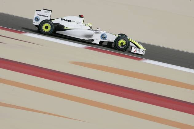 Jenson Button (England Brawn GP) in seinem Boliden Motorsport Grand Prix Herren Großer Preis von Bahrain 2009, Formel 1 Weltmeisterschaft, F1, F, GP, WM, Freies Training Totale Manama Sakhir