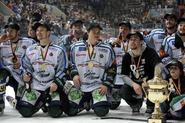 Bietigheim Bissingen ist Meister der 2. Bundesliga 2008 2009 Eishockey 2. BL Herren Saison 2008 2009, SC Bietigheim Bissingen Steelers Gruppe Playoffs, Playoff, Play Offs, Off, Finale München Freude,