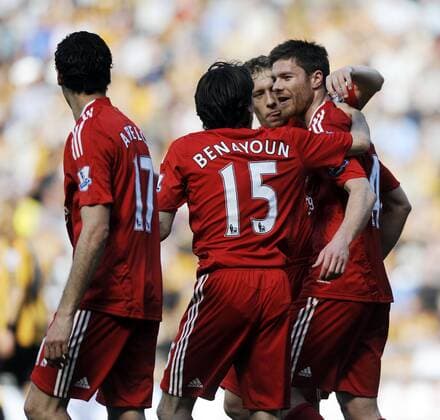Torjubel Liverpool mit Xabi Alonso (re.) - EDITORIAL USE ONLY. No use with unauthorised audio, video, data, fixture lists, club league logos or live services. Online in-match use limited to 120 images, no video emulation. No use in betting, games or single club league player publications. Fußball Herren English Premier League 2008 2009, 1. Englische Liga, FC Gruppe Kingston upon Hull Freude,