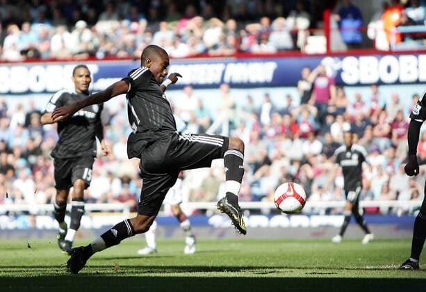 Salomon Kalou (Chelsea) trifft zum 0:1 - EDITORIAL USE ONLY. No use with unauthorised audio, video, data, fixture lists, club league logos or live services. Online in-match use limited to 120 images, no video emulation. No use in betting, games or single club league player publications. Fußball Herren English Premier League 2008 2009, 1. Englische Liga, FC Einzelbild London Dynamik,