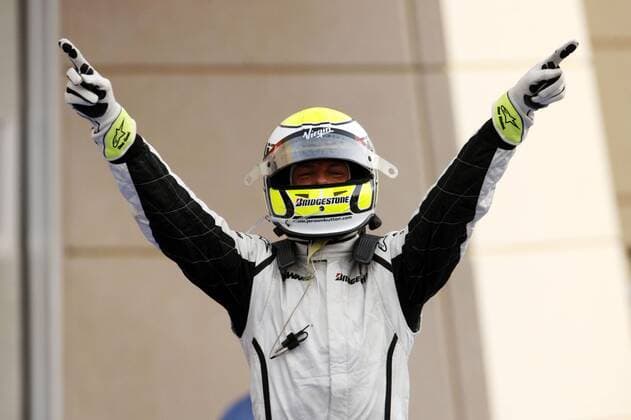 Jenson Button (England Brawn GP) jubelt über seinen Sieg beim GP von Bahrain 2009 Motorsport Grand Prix Herren Großer Preis von Bahrain 2009, Formel 1 WM, F1, F, GP Einzelbild Manama Sakhir Freude,