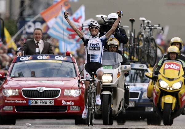 Andy Schleck (Luxemburg Saxo Bank) gewinnt Lüttich Bastogne Lüttich 2009 Radsport Herren Lüttich Bastogne Lüttich 2009, Straßenradsport, Straße, Rad Gruppe Liege Freude, Begeisterung,