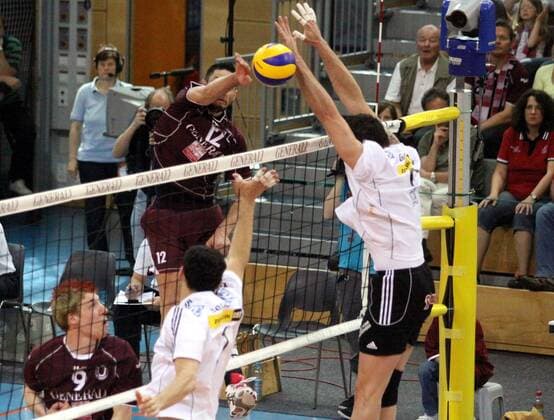 Eugen Bakumowski (Haching, hi.) im Duell Volleyball 1. BL Herren Saison 2008 2009, Playoffs, Playoff, Play Offs, Off, Finale, Gruppe Unterhaching Dynamik,