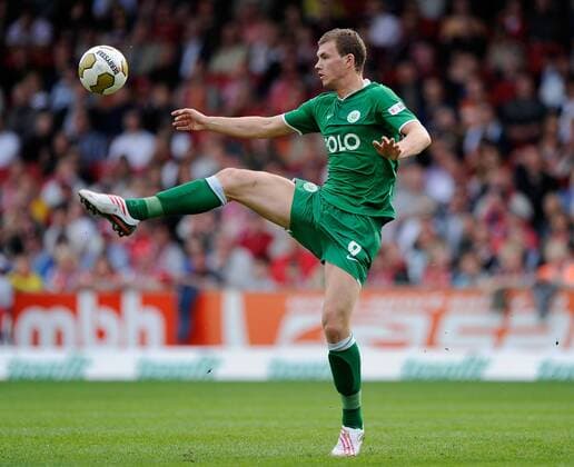 Edin Dzeko (Wolfsburg) Fußball 1. BL Herren Saison 2008 2009, VfL Wolfsburg Einzelbild Cottbus Dynamik,