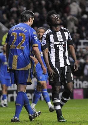 Obafemi Martins (Newcastle, re.) enttäuscht - EDITORIAL USE ONLY. No use with unauthorised audio, video, data, fixture lists, club league logos or live services. Online in-match use limited to 120 images, no video emulation. No use in betting, games or single club league player publications. Fußball Herren English Premier League 2008 2009, 1. Englische Liga, Newcastle United - Portsmouth FC 0:0 Gruppe Newcastle