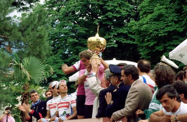 Roberto Visentini (Italien Carrera, Mitte) gewinnt den Giro d Italia 1986 -  Radsport Herren Giro d Italia 1986, dItalia, Straßenradsport, Straße, Rad, Totale 22. Etappe: Meran Freude,