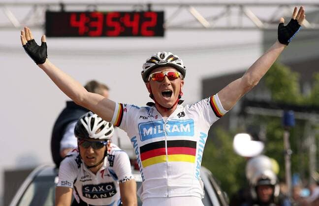 Fabian Wegmann (Deutschland Milram) gewinnt den Eschborn Frankfurt City Loop 2009 vor Kroon (Niederlande Saxo Bank) Radsport Herren Eschborn Frankfurt City Loop 2009 (Rund um den Henninger Turm), Straßenradsport, Straße, Rad Einzelbild Frankfurt M. Freude, Begeisterung,