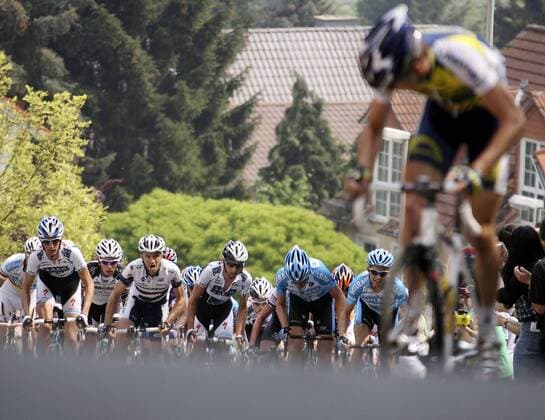 Peloton stellt am Mammolsheimer Berg einen Ausreißer Radsport Herren Eschborn Frankfurt City Loop 2009 (Rund um den Henninger Turm), Straßenradsport, Straße, Rad Totale Frankfurt M.