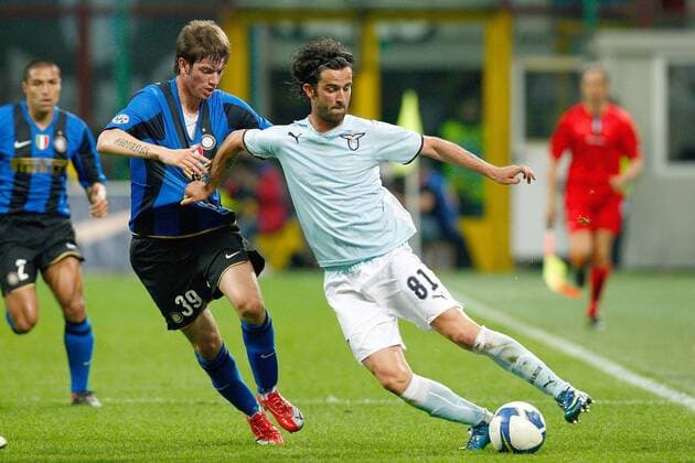 Simone Del Nero (Lazio Rom, re.) gegen Davide Santon (Inter Mailand) -  Fußball Herren Serie A 2008 2009, 1. Italienische Liga, FC Internazionale Mailand - Lazio Rom 2:0, Inter Gruppe Mailand Dynamik,