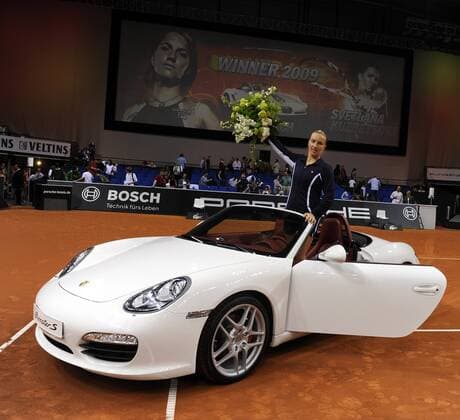 Svetlana Kuznetsova (Russland) - Siegerin des Porsche Grand Prix 2009 in ihrem neuen Porsche Boxter S Tennis Damen Porsche Grand Prix 2009, WTA Tour, Finale Totale o0 Sponsor, Werbepartner, Werbung, Wirtschaft Stuttgart Freude,